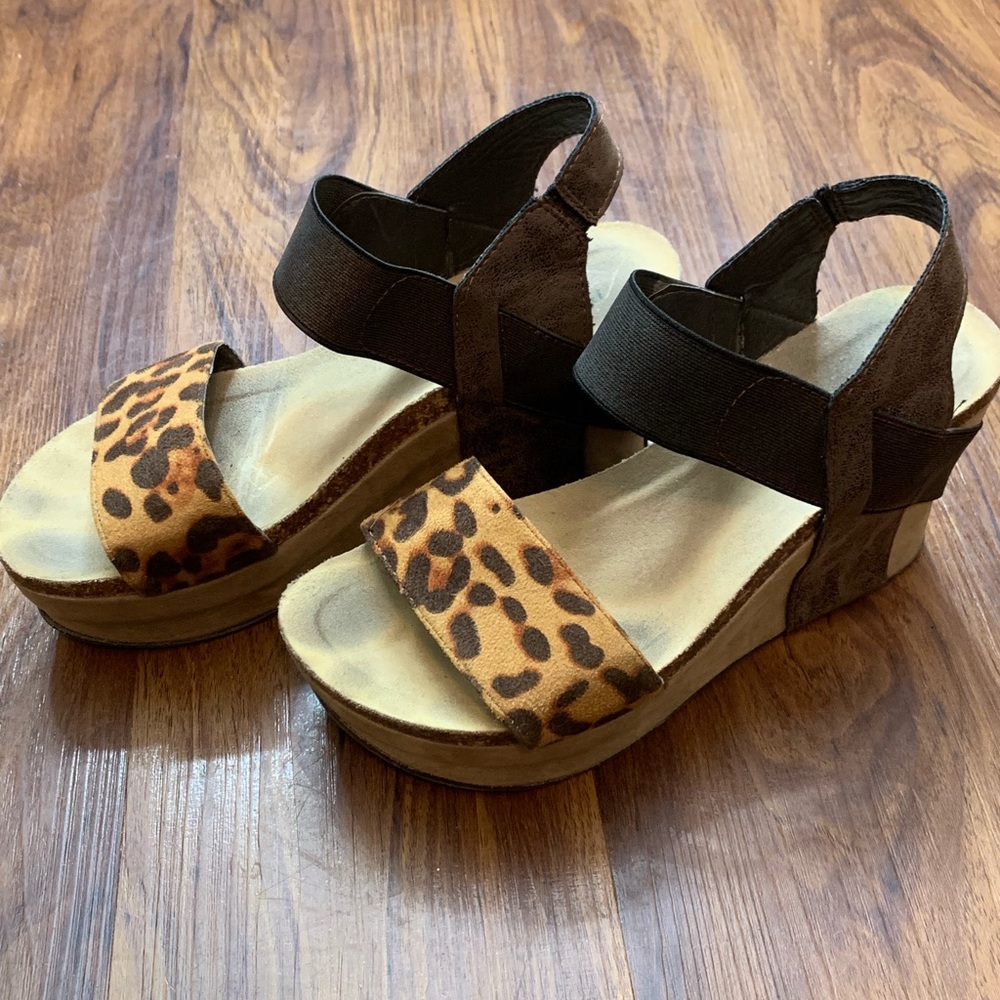 Pierre Dumas brown and leopard print